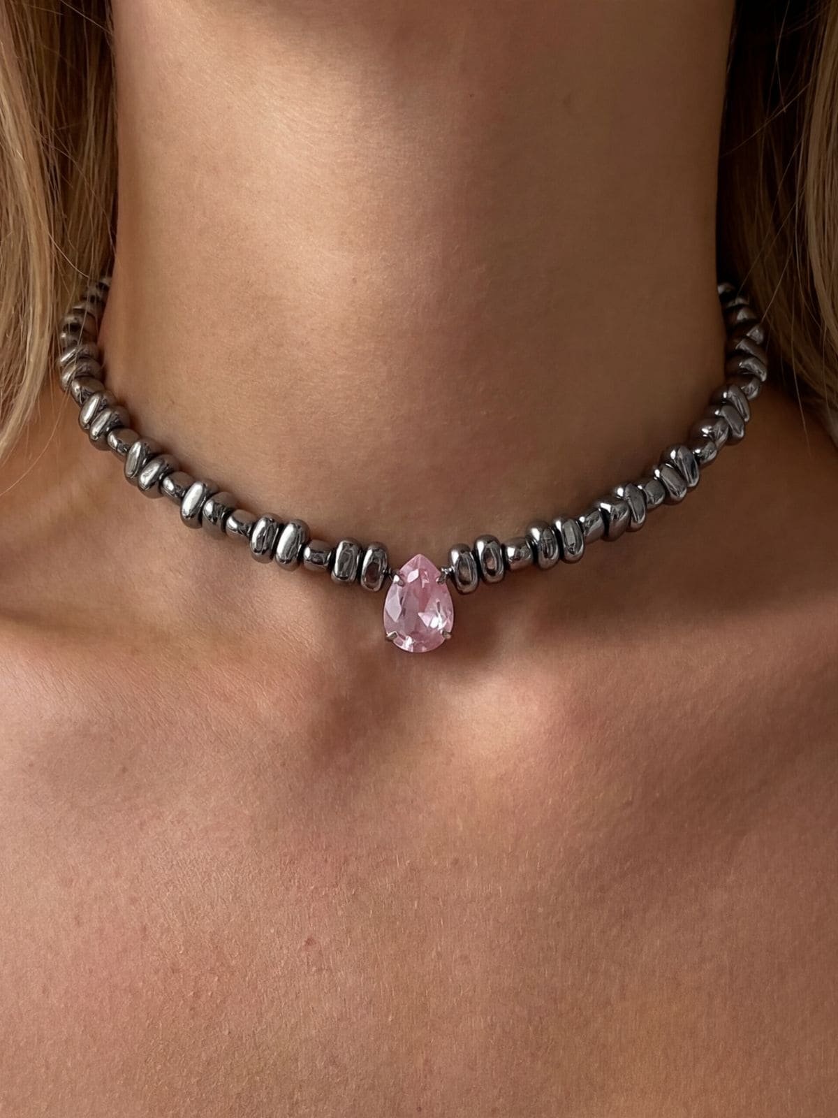Колье из гематита с кристаллом Swarovski — изображение 3