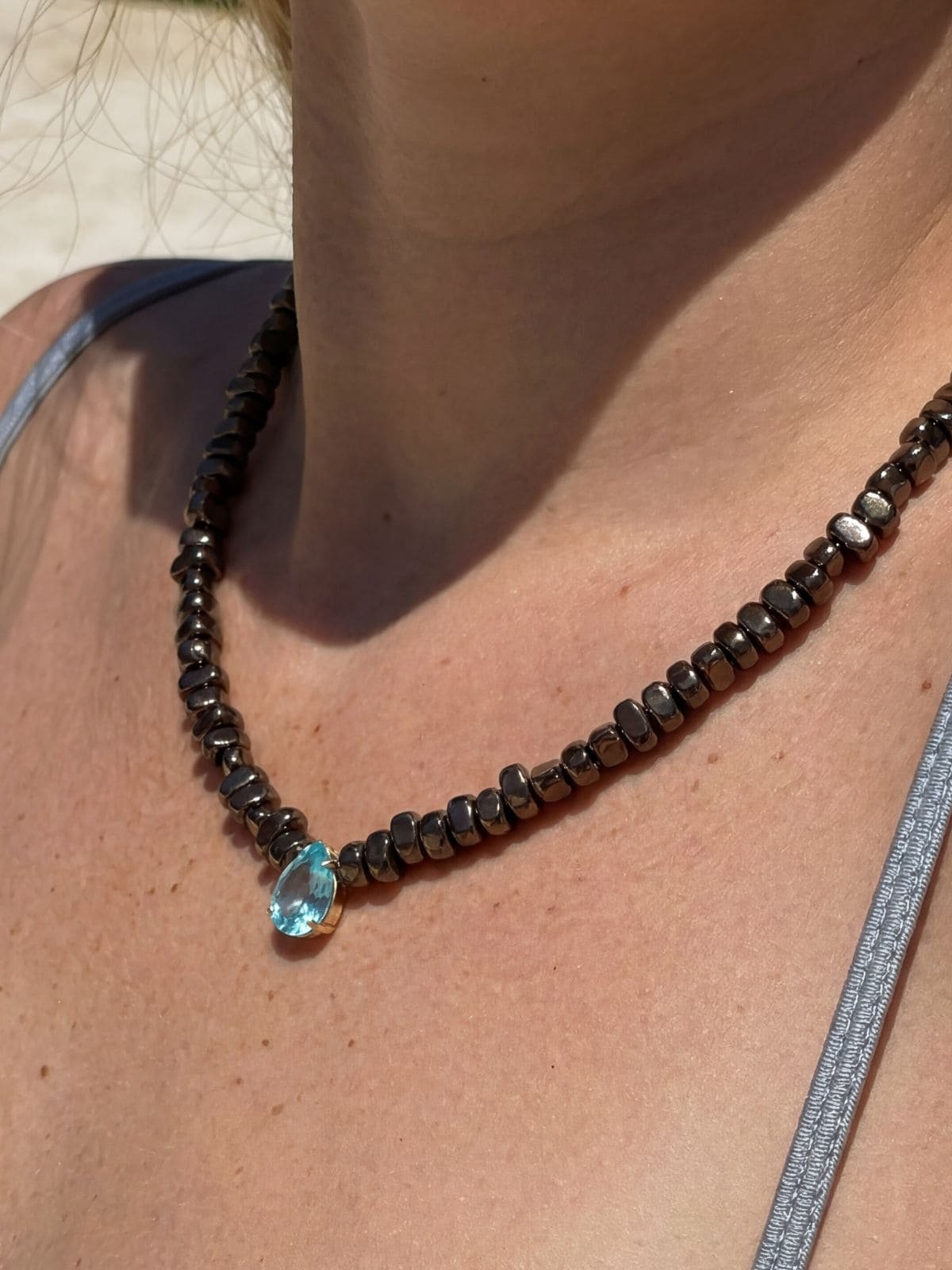 Колье из гематита с кристаллом Swarovski — изображение 4